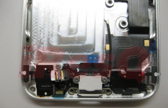 Apple iPhone 5: nuova foto delle componenti assemblate