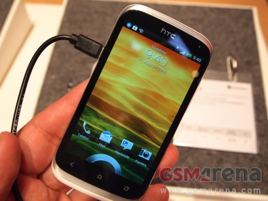 HTC Desire X: fotografie dal vivo del nuovo Android