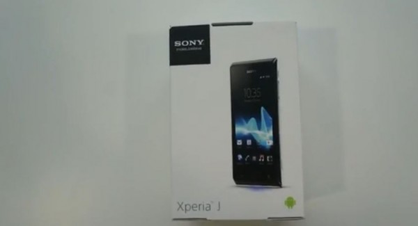 Sony Xperia J: video di unboxing