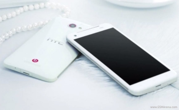 HTC Deluxe DLX: il nuovo Android si mostra in foto