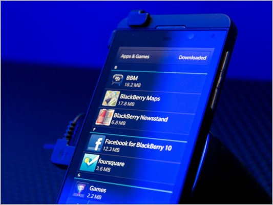 BlackBerry Z10: record di vendite in UK e Canada