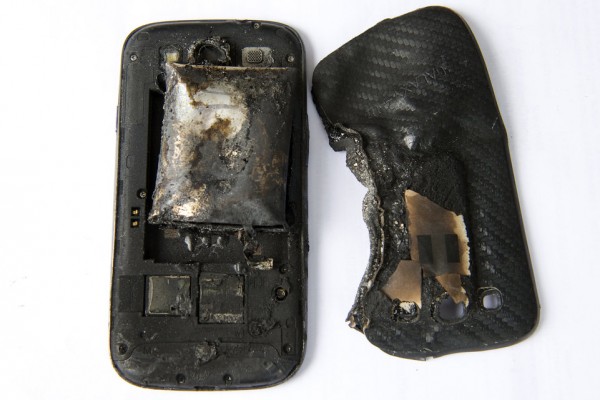 Samsung Galaxy S3 esploso in tasca a causa di batteria non originale