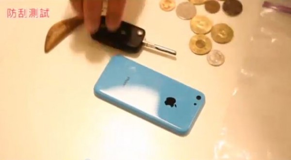 Apple iPhone 5C: video sulla resistenza ai graffi