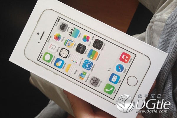 iPhone 5S e iPhone 5C: prime foto di unboxing