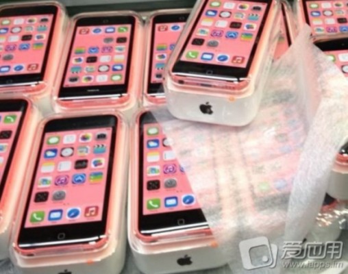 Apple iPhone 5C: ecco la confezione dell'iPhone low cost