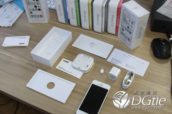 iPhone 5S e iPhone 5C: prime foto di unboxing