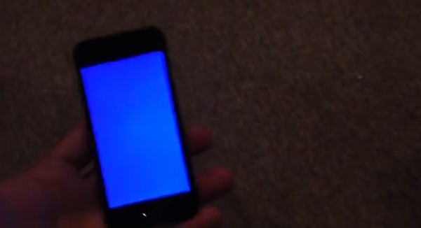 iPhone 5S: nuovo bug di iOS 7, riavvio improvviso con il Blue Screen Of Death