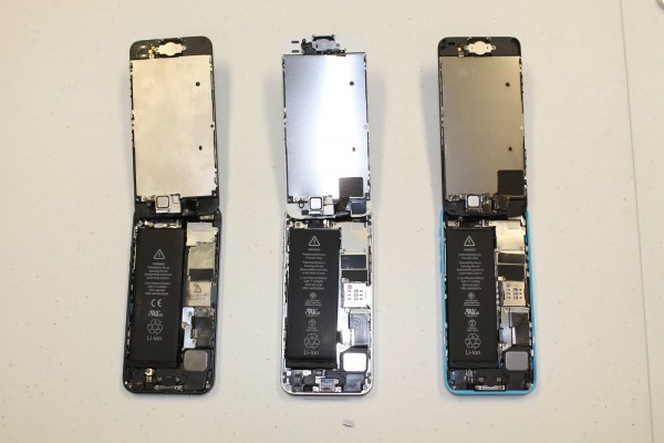 iPhone 5S e iPhone 5C smontati pezzo per pezzo da iExperts