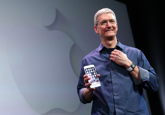 Tim Cook svela che l'Apple Watch si può usare sotto la doccia