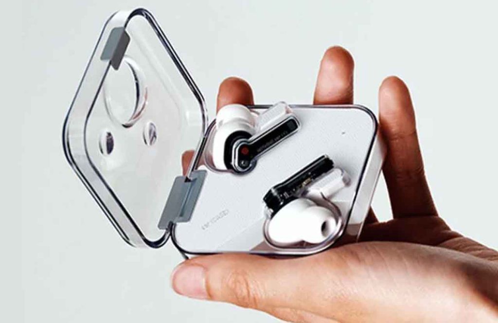 Nothing Ears (2) si presentano per sfidare AirPods Pro 2 chi la spunta