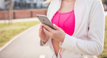Smartphone, l’estate è un periodo duro: si surriscaldano sempre | Se non vuoi buttarlo via, ecco 3 trucchi per raffreddarlo subito